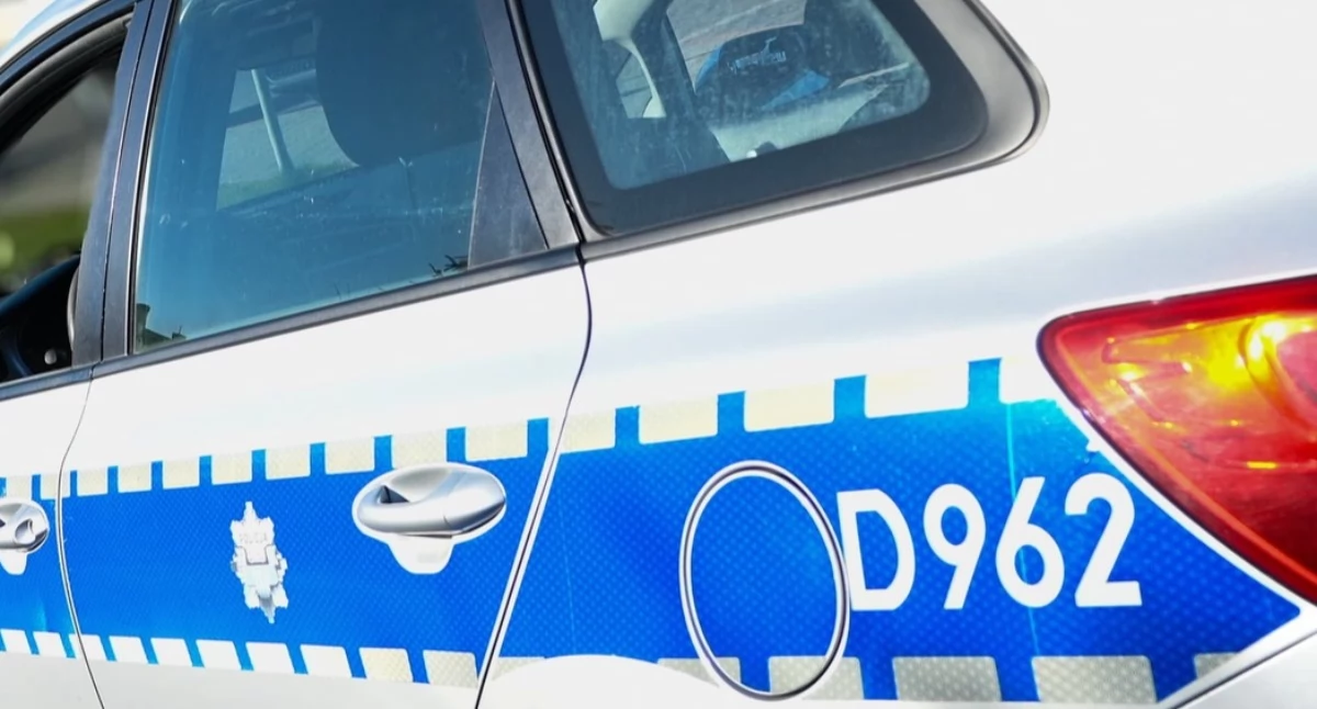 W poniedziałek po 1200 na ul. Warszawskiej w Łukowie, przy przejeździe kolejowym, zderzyły się Kia Sportage i Skoda Octavia. Obaj 73 letni kierowcy byli trzeźwi, nikt nie ucierpiał, są tylko straty materialne. Policja ustaliła, że winny był kierowca Kii i ukarała go mandatem. Przez rozbite auta droga na czas interwencji była zablokowana, a ruch kierowano ręcznie.