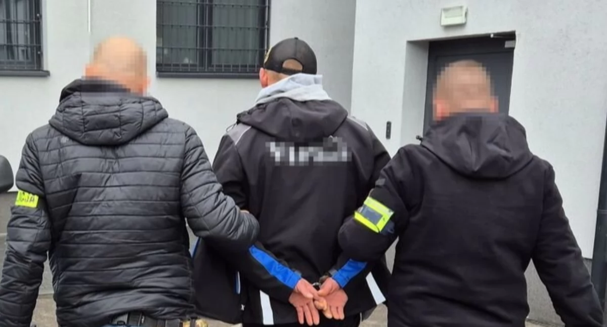 43 letni mieszkaniec Łukowa, skazany na pół roku więzienia za przestępstwa przeciwko rodzinie, przez kilka miesięcy ukrywał się na Mazowszu. Kryminalni namierzyli go w powiecie nowodworskim i zatrzymali nad ranem, gdy wyszedł z wynajmowanego mieszkania. Mężczyzna trafił do łukowskiej komendy, a następnie do zakładu karnego.