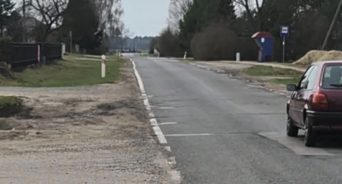 Remont drogi wojewódzkiej nr 807 na odcinku Ogniwo-Wandów rusza coraz bliżej. Trasa łącząca m.in. Łuków z Żelechowem, Sobolewem i Maciejowicami ma zyskać nową jakość na 12,5 km. Najkorzystniejszą ofertę złożył Strabag, a wartość prac to ponad 36 mln zł. To ważna informacja dla osób dojeżdżających tędy codziennie do pracy i szkoły.