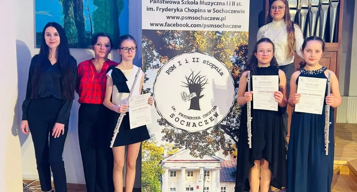 Fot. Państwowa Szkoła Muzyczna I stopnia im. Mieczysława Karłowicza w Łukowie/Uczennice PSM I stopnia im. Mieczysława Karłowicza w Łukowie świetnie zaprezentowały się na XXIV Ogólnopolskim Wiosennym Festiwalu Fletowym w Sochaczewie. Liliana Lewandowska zdobyła II Nagrodę, Alicja Redzik otrzymała wyróżnienie I stopnia, a Jagoda Niewiarowska wyróżnienie II stopnia. Akompaniowała im pianistka Nina Briukova, nagrodzona specjalnym dyplomem.