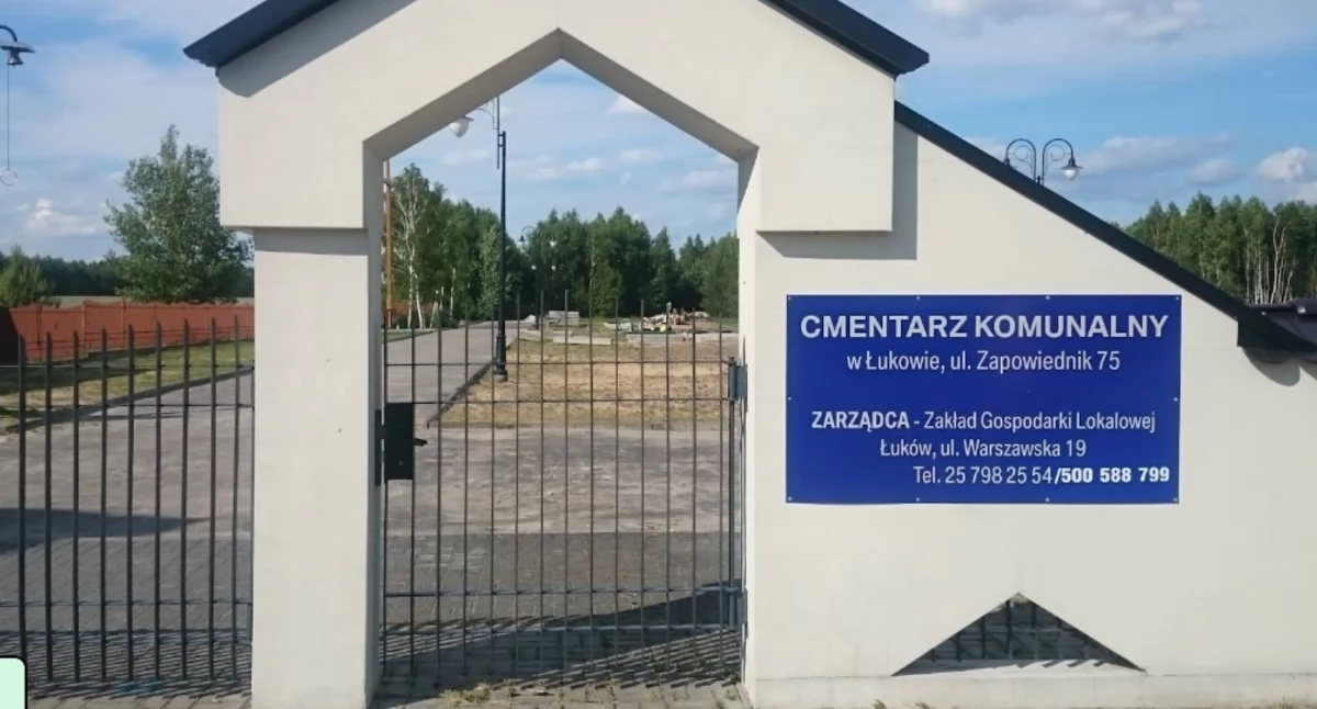Jak w 2025 roku wyglądała praca na Cmentarzu Komunalnym w Łukowie przy ul. Zapowiednik 75. Wykonano tu 68 pochówków i przygotowano 78 nowych miejsc grzebalnych. ZGL, jako zarządca miejskich nekropolii, odnotował wpływy z cmentarza komunalnego w wysokości 412 754,38 zł oraz dbał także o Cmentarz Wojenny, utrzymywany z dotacji miasta.