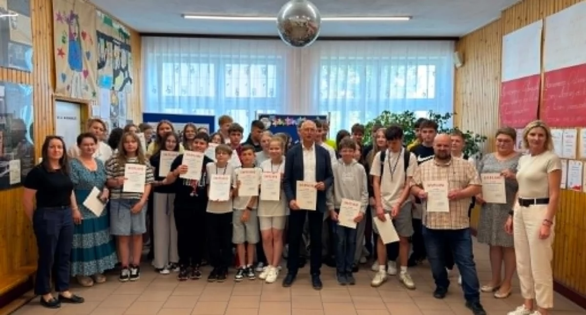 Szkolnictwo, Sukces młodych ekspertów parlamentaryzmu Finał Konkursu Wiedzy Sejmie Mysłowie - zdjęcie, fotografia