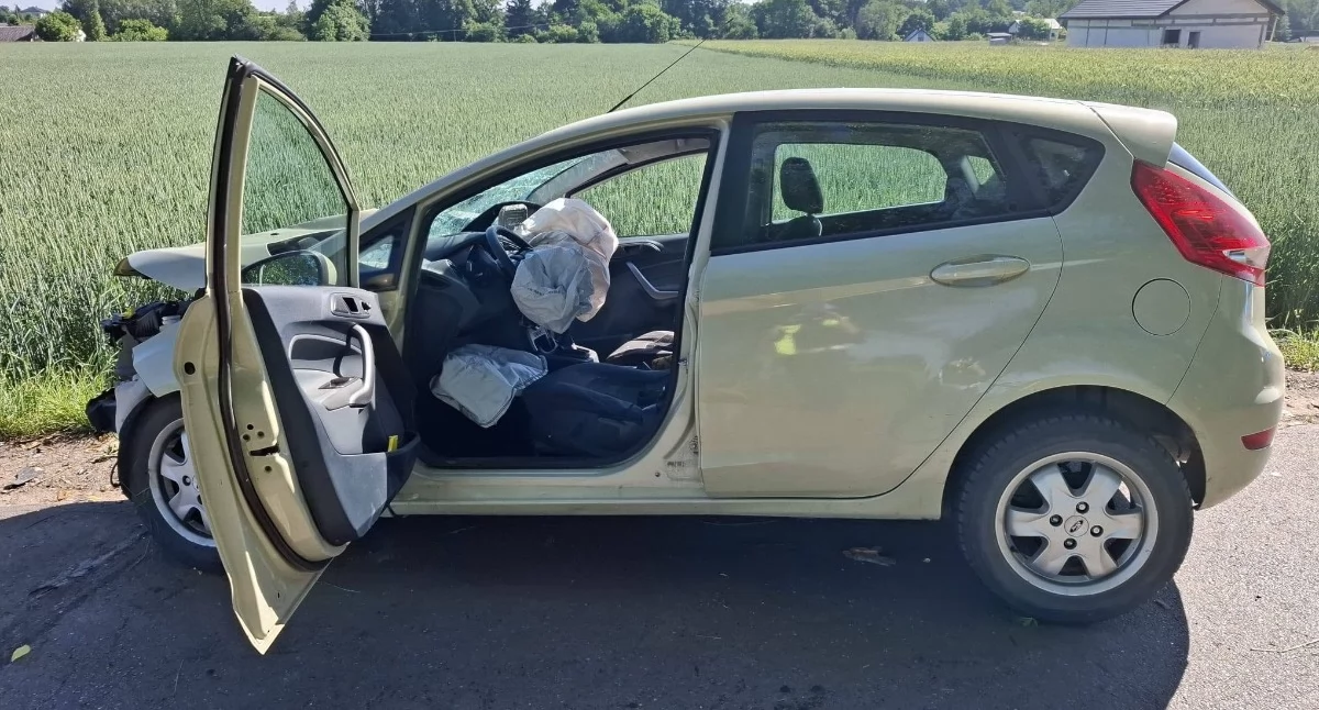 Wypadki, Tragedia poranku Kierowca miał szans uderzeniu drzewo - zdjęcie, fotografia