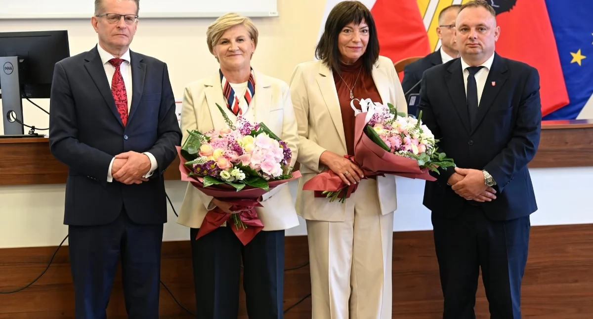 Szkolnictwo, Koniec pewnej naszych szkołach Mokicka Jolanta Czajka odchodzą emeryturę - zdjęcie, fotografia