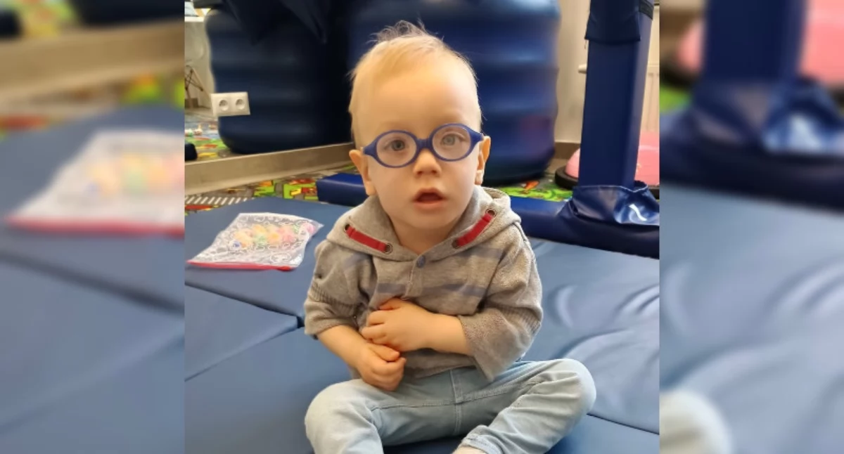 Galeria pokazuje codzienną walkę dwuletniego Dawidka Sadło z Łukowa, który po niedotlenieniu przy porodzie zmaga się z mózgowym porażeniem dziecięcym. Dzięki intensywnej rehabilitacji potrafi już usiąść, raczkuje i stawia pierwsze kroki, ale nadal nie mówi i wymaga stałej opieki. Rodzice zbierają na specjalistyczny wózek spacerowy, by dojazdy na leczenie były dla nich łatwiejsze. Pomóżmy Dawidkowi.