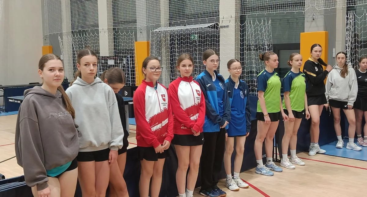Sukcesy sportowe, Wspaniały sukces młodych pingpongistów Dąbrowy! Nasze dziewczęta pierwszej ósemce kraju - zdjęcie, fotografia