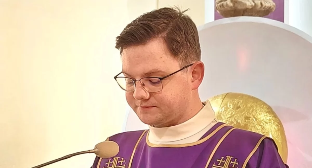 Fot. Parafia Brata Alberta w Łukowie /Duże zmiany w łukowskich parafiach. Będziecie tęsknić za odchodzącymi księżmi? Lid: Kuria Diecezjalna w Siedlcach ogłosiła oficjalne decyzje personalne. Zmiany nie ominęły Łukowa, Adamowa, Okrzei oraz Trzebieszowa – z częścią wikariuszy musimy się pożegnać, ale witamy też nowych duchownych, w tym neoprezbitera. Czy na liście zmian znaleźliście kapłana ze swojej parafii? Dajcie znać w komentarzach!