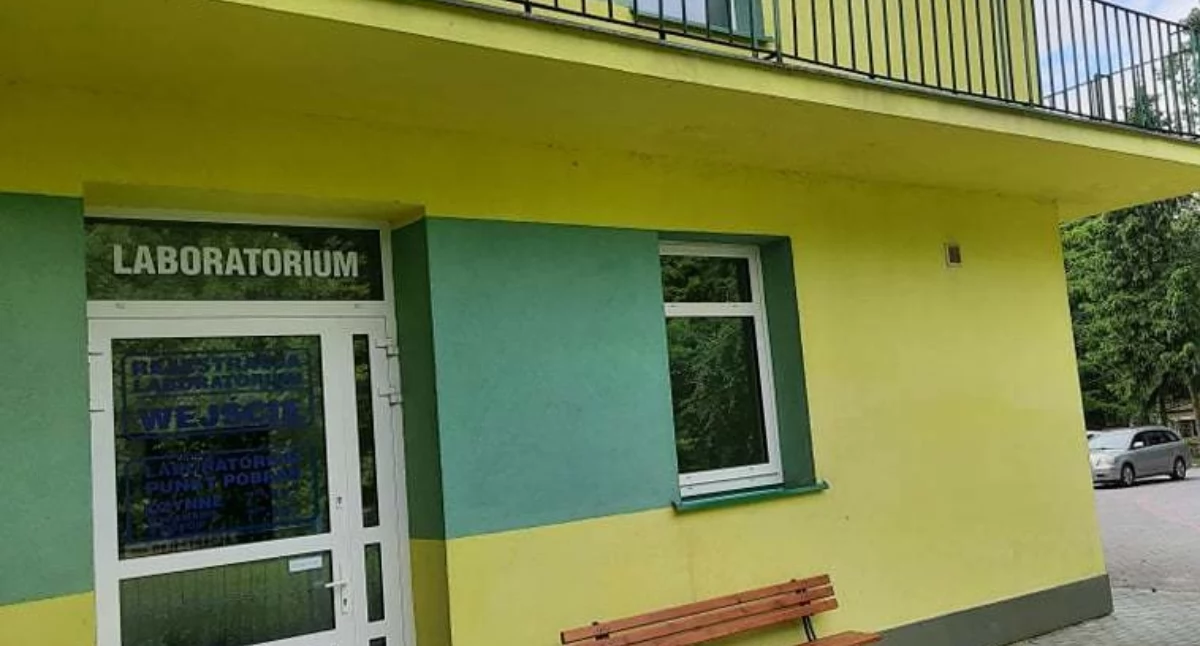 Szpitalne laboratorium w Łukowie wykonuje średnio blisko 1800 badań na dobę. Mimo ogromnej skali pracy, dyrekcja musiała wprowadzić plan oszczędnościowy.