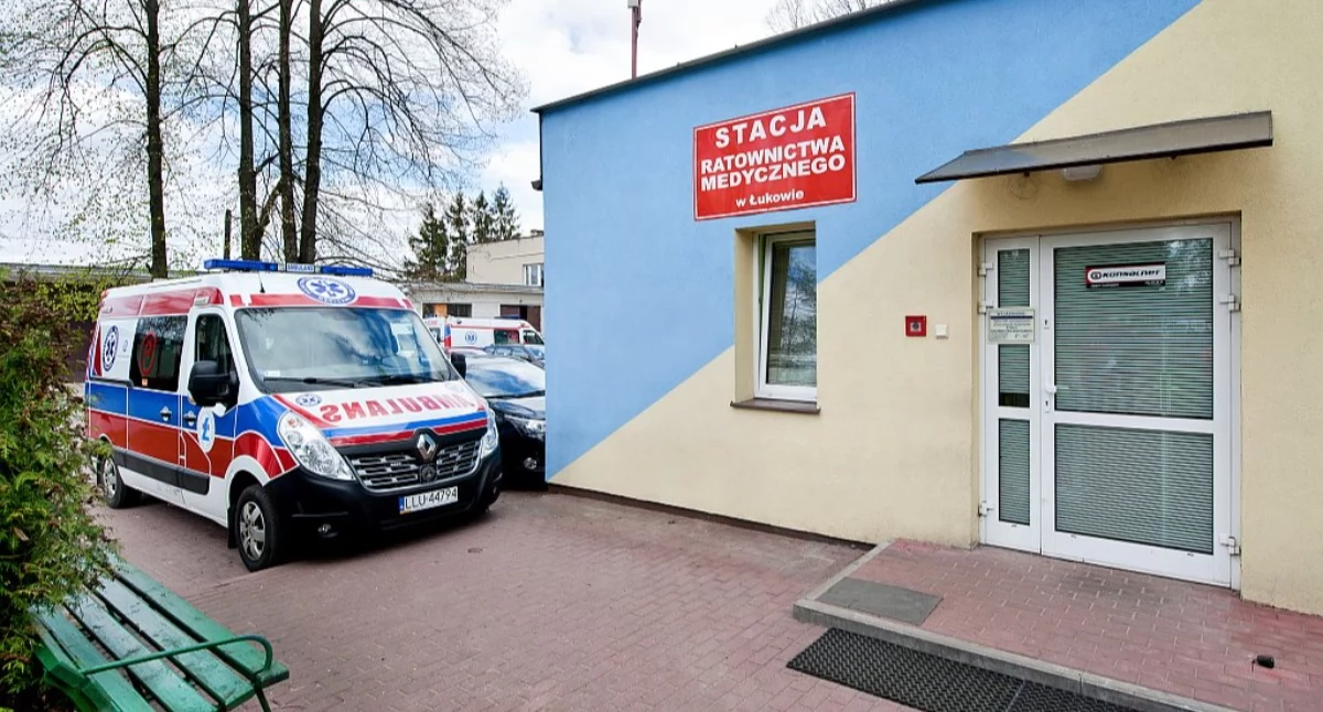 Fot. SP ZOZ w Łukowie/Karetka Pogotowia Ratunkowego w Łukowie. Od teraz w podstawowych zespołach ratownictwa medycznego wyjeżdżają dwuosobowe składy.