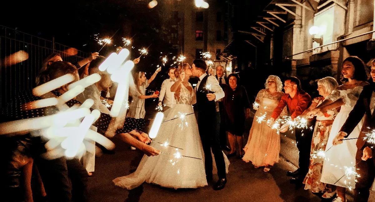 Artykuł sponsorowany , Fajerwerki Twoim weselu Magiczna atrakcja weselna która zachwyci gości - zdjęcie, fotografia