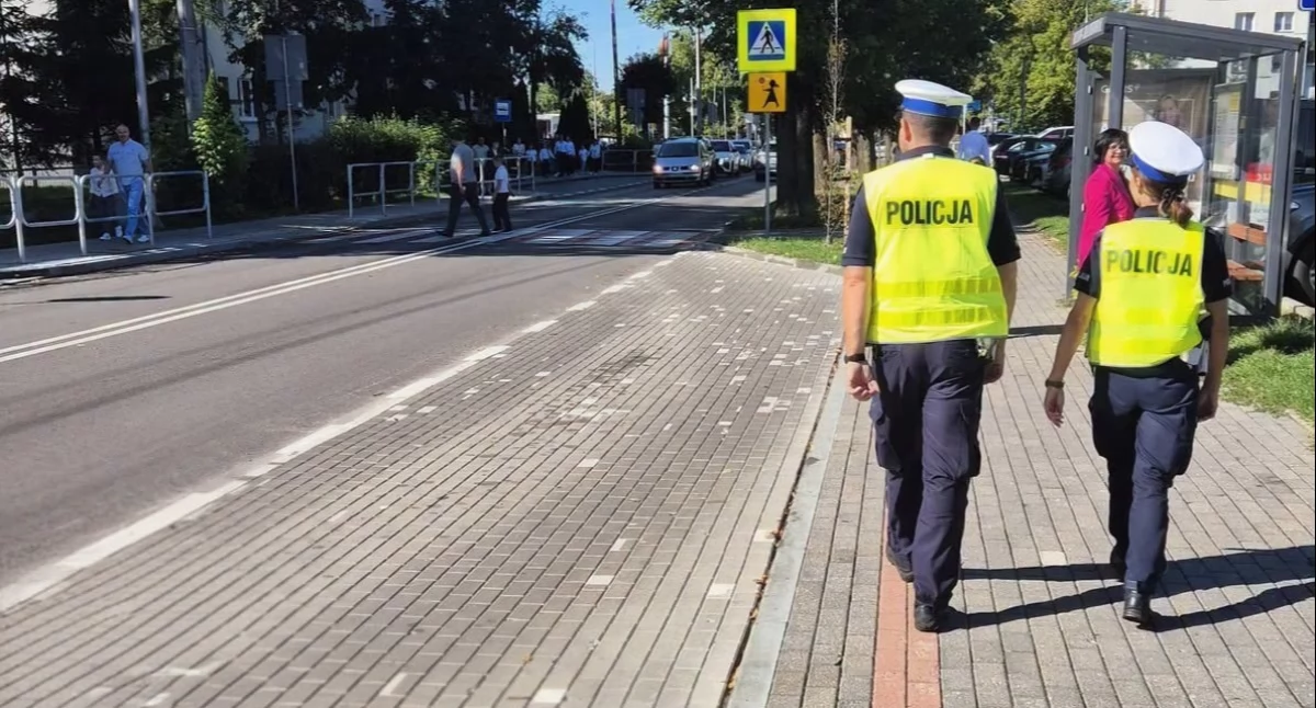 Policja, Wakacje skończyły szkołami gęsto Łukowska policja wysyła dodatkowe patrole - zdjęcie, fotografia