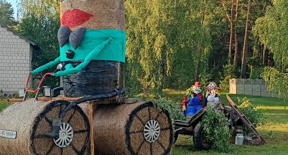 Wiadomości Partnera, Pomysłowe słomiane rzeźby stanęły Osinach Wieś gotowa niedzielne dożynki - zdjęcie, fotografia