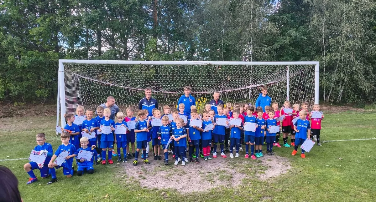 Sukcesy sportowe, Młodzi piłkarze przejęli boisko Turzych Rogach Wielki piknik piłkarski Łuków - zdjęcie, fotografia