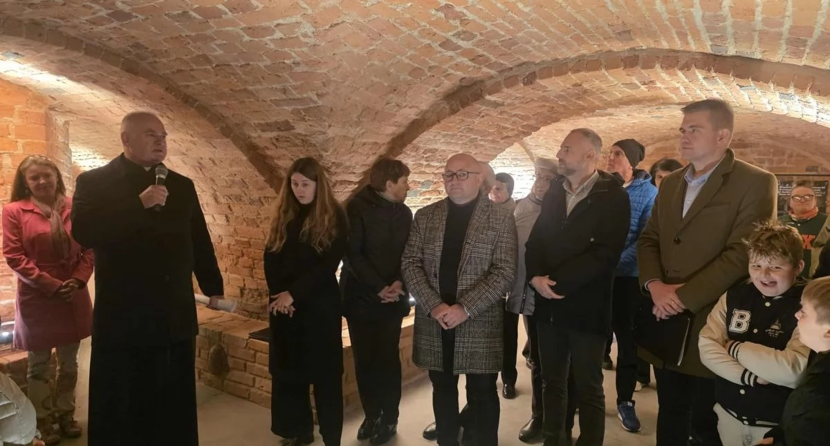 „Łukowski spacerownik” wraca. Łukowskie Forum Rozwoju i stowarzyszenie Razem Ponad Podziałami zapraszają na bezpłatne, otwarte spacery po mieście. Start w niedzielę 27 września o 1600 w parku miejskim. Ewa Sposób opowie o historii parku, „Mówiących kamieniach” i miejscach pamięci. W kolejnych spotkaniach m.in. Templariusze, czasy PRL, nekropolie i biblioteka.