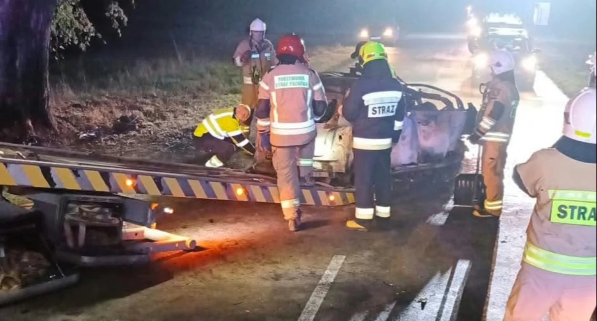 Wypadki, Tragedia Łukowem! Samochód uderzył drzewo spłonął kierowca zginął miejscu - zdjęcie, fotografia
