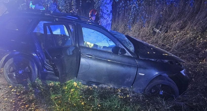 Stanin TRAGEDIA W SOBOTNI WIECZÓR. 18-letni kierowca BMW uderzył w drzewo ...