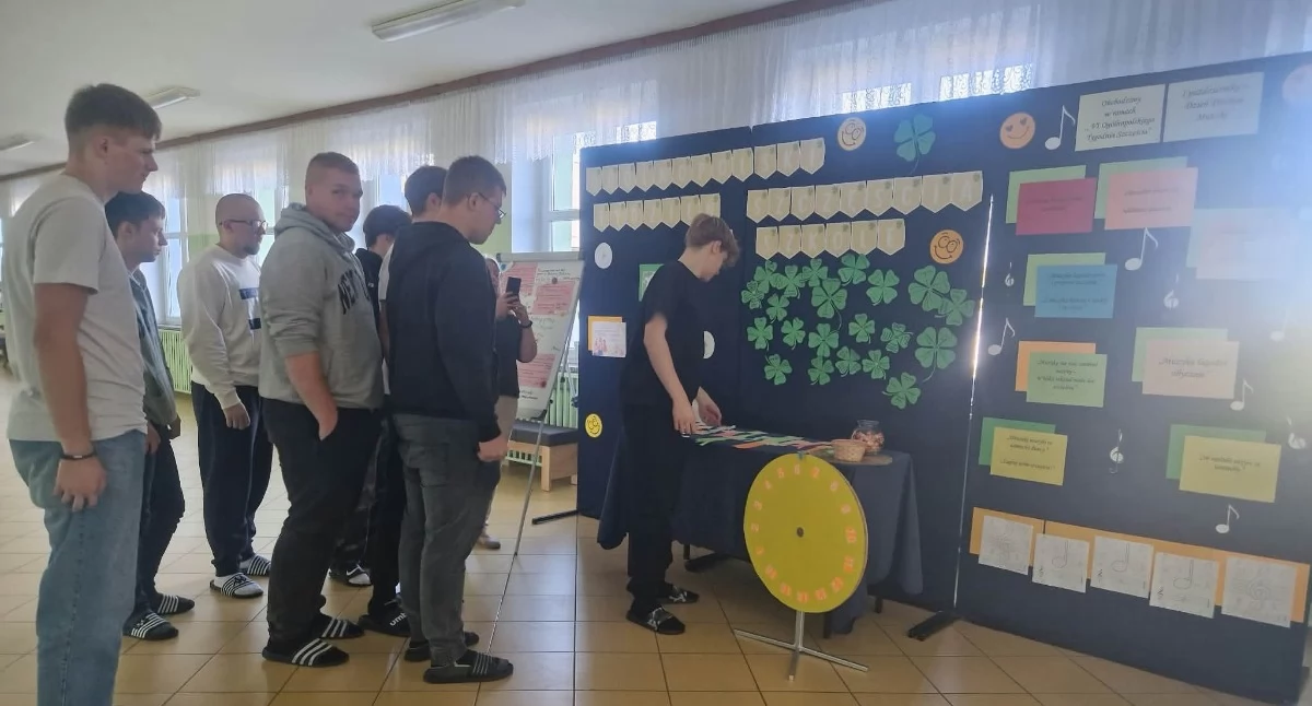 Szkolnictwo, Nauka muzyka marzenia jutrze świętowano Tydzień Szczęścia - zdjęcie, fotografia