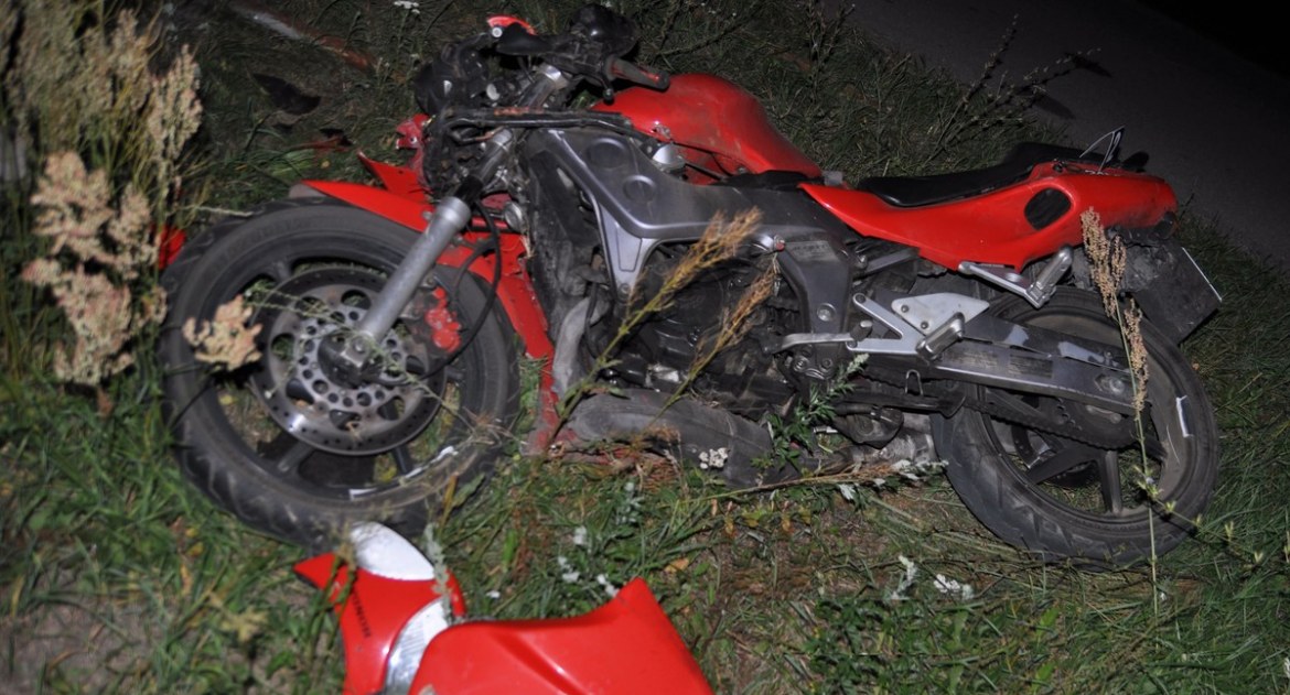 Wypadki, Miał promila Jadąc motorem wyrwał drogowy - zdjęcie, fotografia