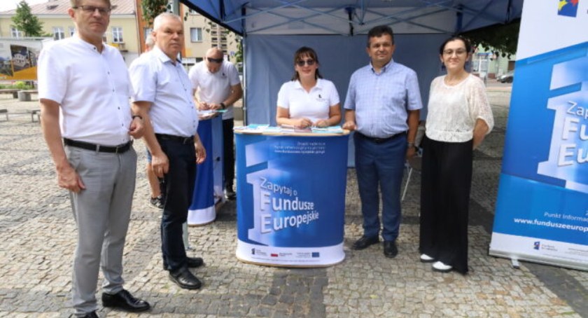 Informacje kulturalne, Objazdowa wystawa prezentująca Lubelskie Fundusze Europejskie Łukowie - zdjęcie, fotografia