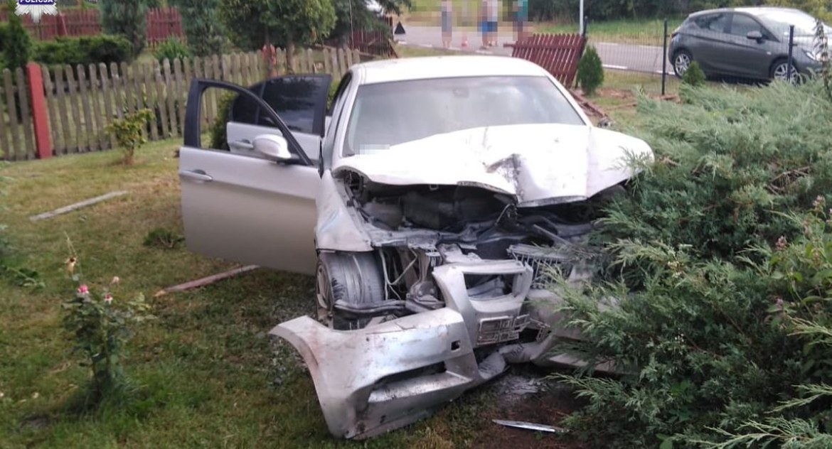 Przestępczość, Sforsował ogrodzenie zatrzymał krzewach Miał ponad promile - zdjęcie, fotografia