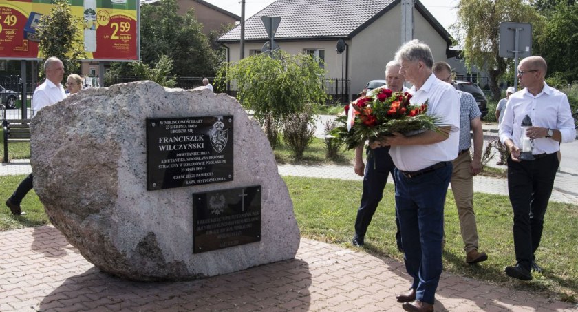 Pogoda , Uczcili bohatera Powstania Styczniowego Franciszek Wilczyński swoją tablice Łazach (GALERIA) - zdjęcie, fotografia