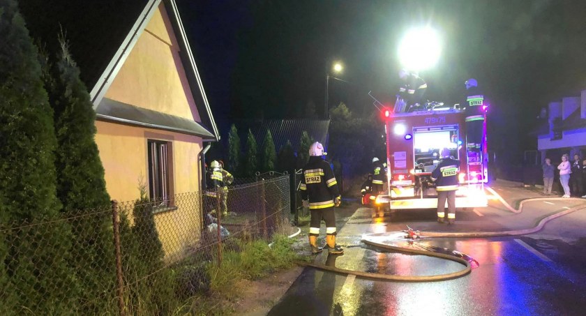 Straż Pożarna, Zwarcie dekoderze telewizyjnym przyczyną pożaru Świderkach - zdjęcie, fotografia