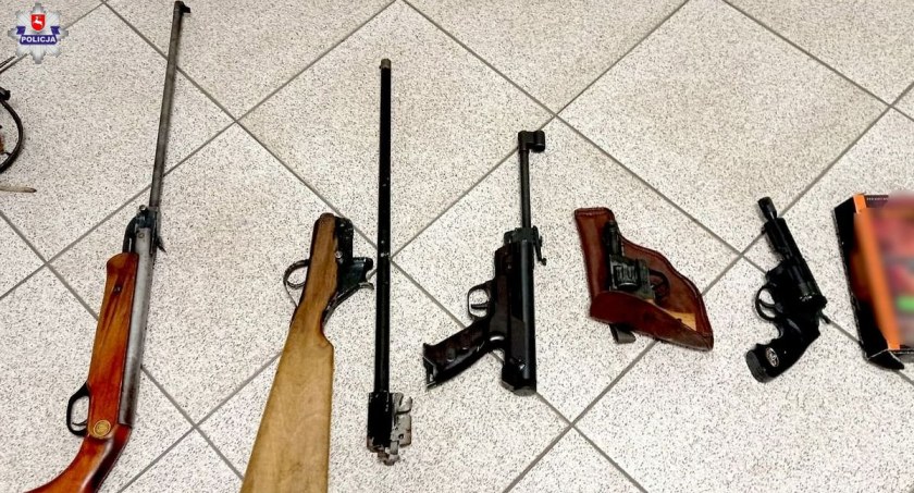Broń zabezpieczona przez policjantów 