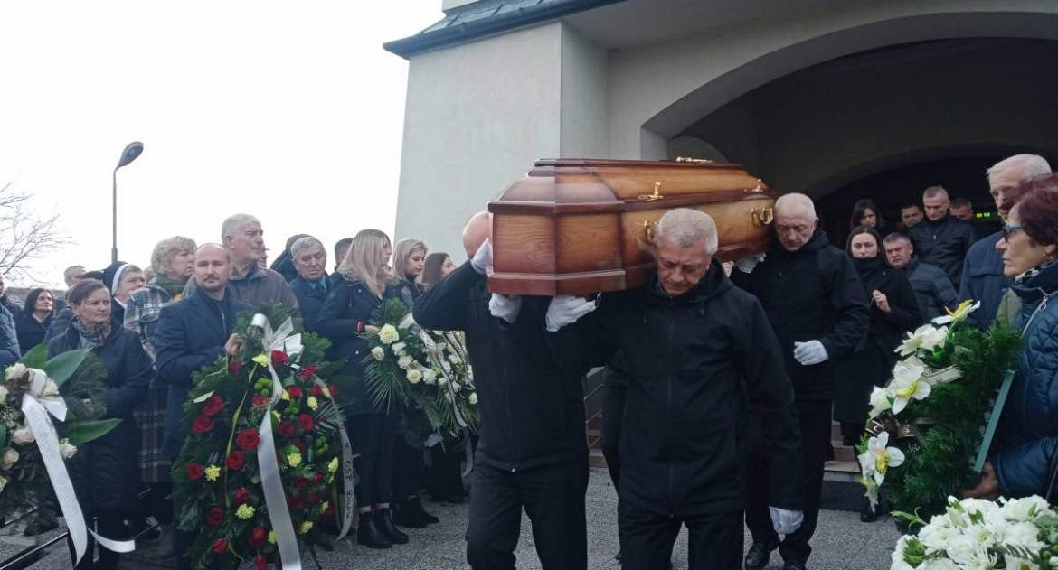 Pogoda , Ostatnie pożegnanie Krzysztofa Fornala Tłumy pogrzebie radnego - zdjęcie, fotografia