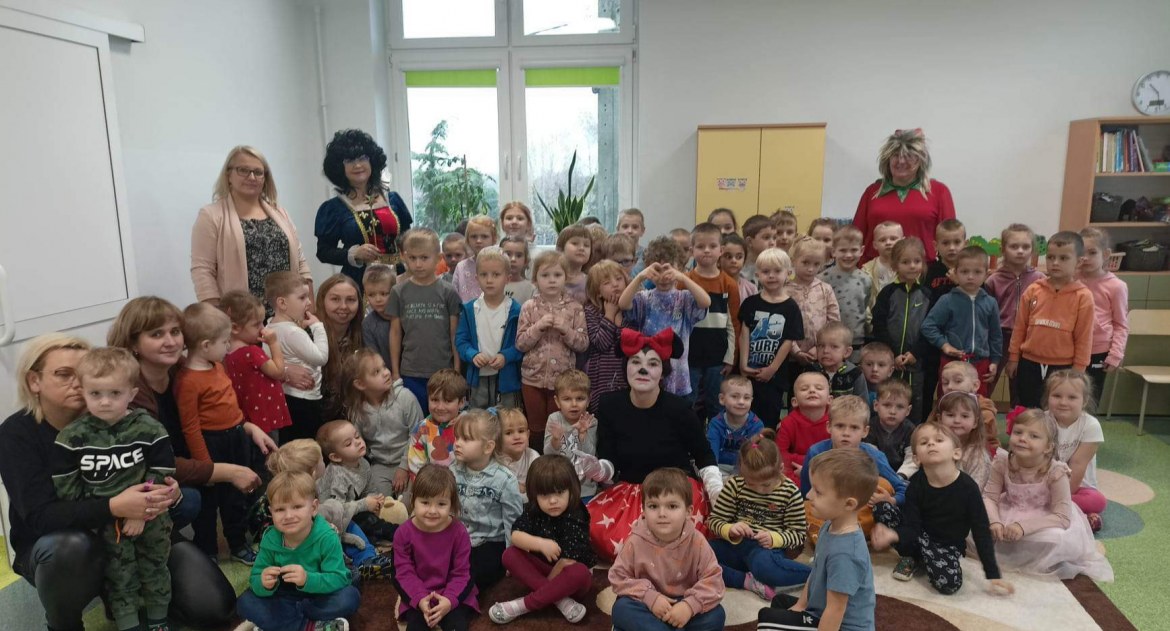 Szkolnictwo, Bajkowe spotkanie Szkole Podstawowej Starych Kobiałkach - zdjęcie, fotografia