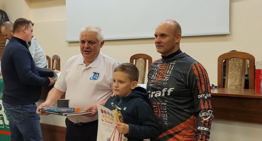 W kategorii kadetów pierwsze miejsce zajął Jan Piotrowski (22 pkt.), drugie Lena Tarkawian (19 pkt.), a trzecie Jakub Jalowski (19 pkt, gorszy czas).