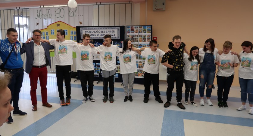 Szkolnictwo, Zespół Placówek Łukowie zorganizował uczniów grecką zabawę (GALERIA) - zdjęcie, fotografia