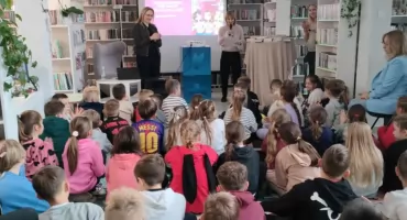 Agnieszka Mielech w Stoczku Łukowskim. Zobacz, co autorka Emi zdradziła młodym czytelnikom.