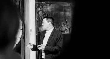 Co Dariusz Skiermunt ukrył w swoich oknach? Tłumy na otwarciu w ŁOK!