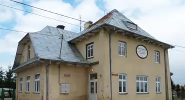 Historyczna szkoła w Szaniawach-Matysach odzyskuje dawny blask dzięki remontowi