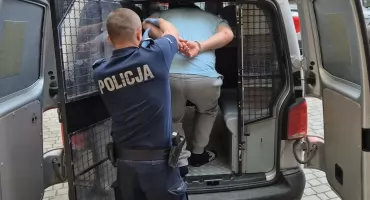 Dramat na żywo! 42-latek z nożami rzucił się na rodzinę! 