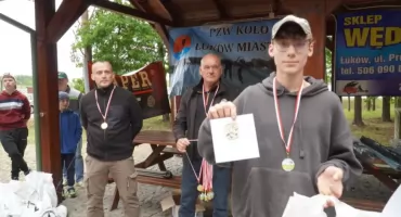 Setka młodych wędkarzy nad Zalewem Zimna Woda. Wielkie święto w Łukowie!