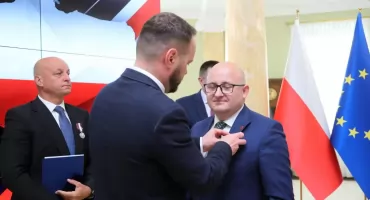 Przewodniczący Rady Miasta Łuków wyróżniony przez wojewodę. Prestiżowe odznaczenie dla Artura Czubaszka