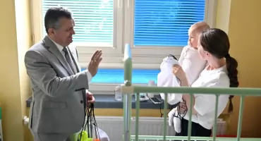 Radość na szpitalnych oddziałach. Powiat Łukowski z misją dla najmłodszych