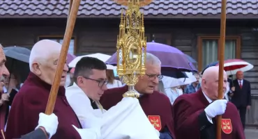 Deszcz nie zatrzymał mieszkańców. Wyjątkowe procesje na ulicach Łukowa [ZDJĘCIA]