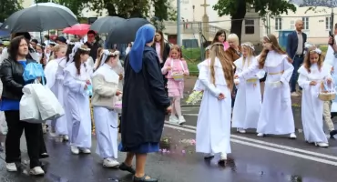 Podniosła atmosfera i tłumy wiernych. Procesja Bożego Ciała przeszła ulicami Łukowa (ZDJĘCIA)