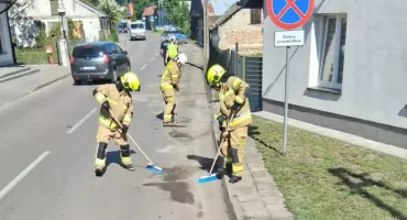 Zagrożenie na ul. Targowej w Adamowie! Służby w akcji – co się stało? 