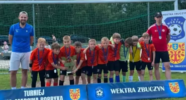 Sukces młodych piłkarzy z Łukowa. Amplus U9 wygrywa turniej w Zbuczynie