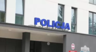 Pijany ojciec spał, dzieci wychylały się z okna. Policja zatrzymała 50-latka