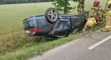 Auto dachowało na trasie Stanin–Krzywda. Pijana kobieta za kierownicą hondy! 