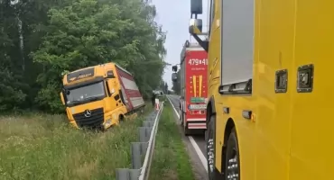 Ciężarówka w rowie i zderzenie w mieście. Środa, o której chcieliby zapomnieć kierowcy w Stoczku Łukowskim