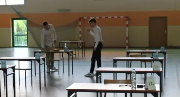 Hala w Stoczku Łukowskim zyska nową podłogę. Są chętni na remont, większość ofert mieści się w budżecie
