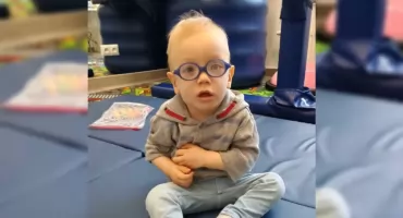 Zadziwił lekarzy i zaczął stawiać pierwsze kroki. Mały Dawidek z Łukowa pilnie potrzebuje naszej pomocy