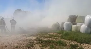 Pożar w Kisielsku. Ogień zagrażał zabudowaniom (FOTO + WIDEO)