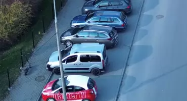 Na każdego mieszkańca przypada już więcej niż jedno auto. Powiat łukowski pęka w szwach od samochodów