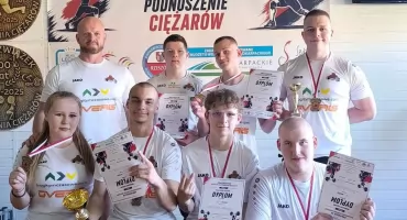 Komplet awansów i świetna forma. Sztangiści z Łukowa zdominowali eliminacje w Sędziszowie!